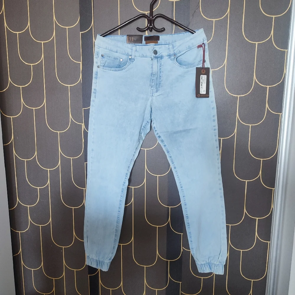 Jogger - Picture 1 of 5